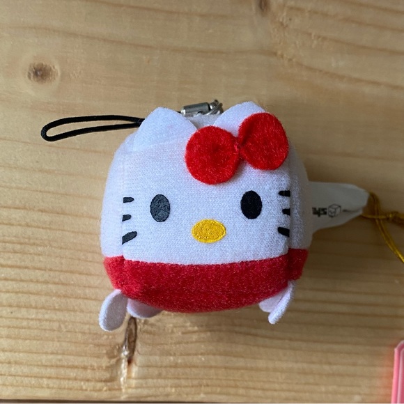 Hello Kitty cell phone charm - Picture 2 of 3